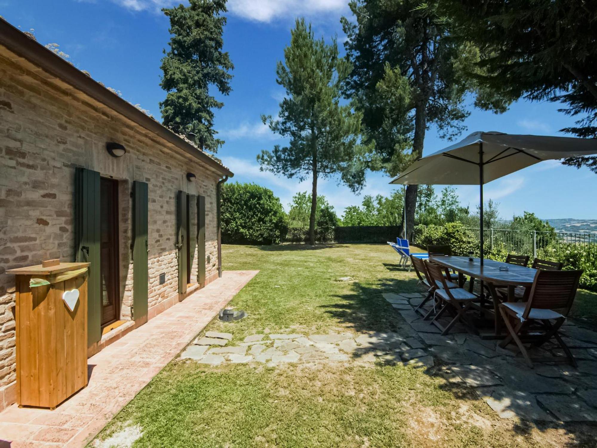 Stunning Apartment In Mombaroccio Near Metauro River Eksteriør bilde